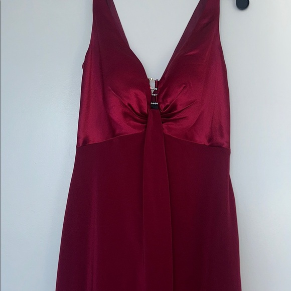 Elegant Burgundy Ball Sleeveless Dress - Picture 5 of 9